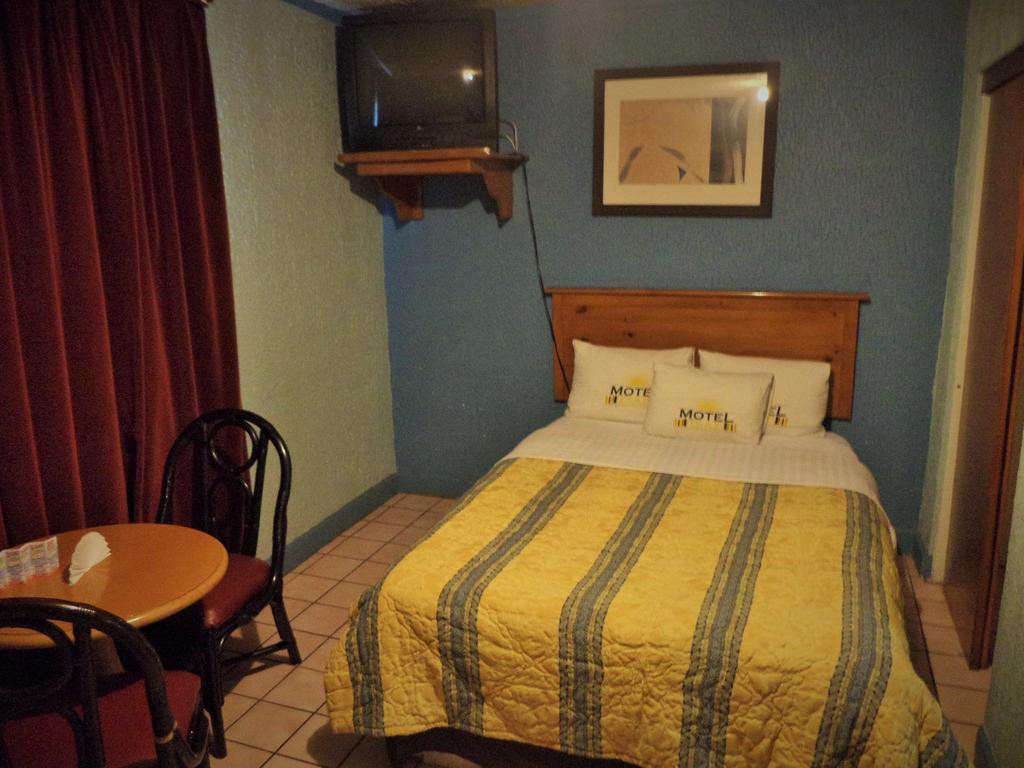 Hotel Diaz Тіхуана Номер фото