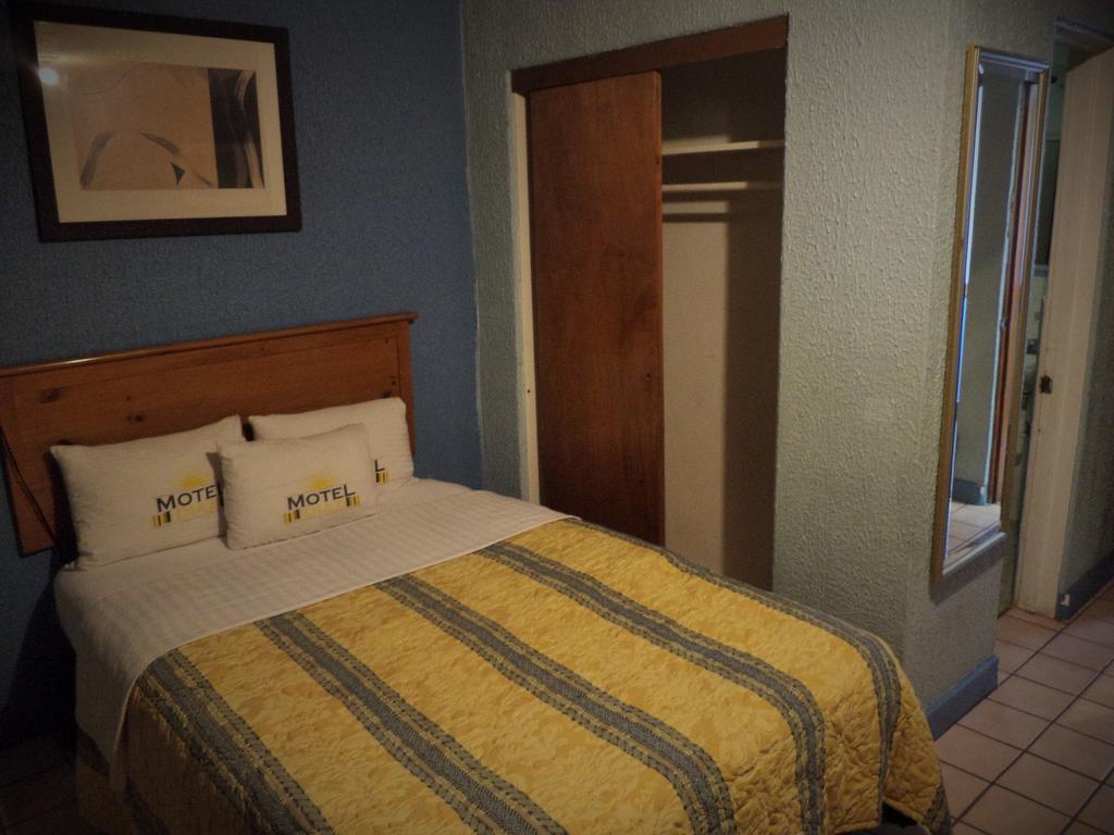 Hotel Diaz Тіхуана Номер фото