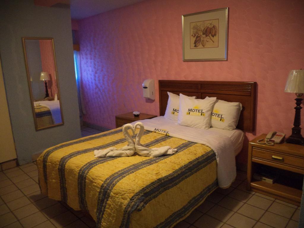Hotel Diaz Тіхуана Екстер'єр фото