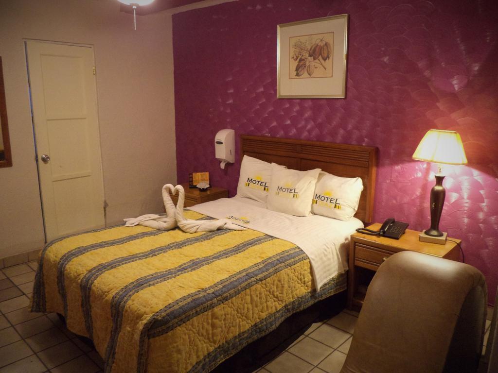 Hotel Diaz Тіхуана Екстер'єр фото
