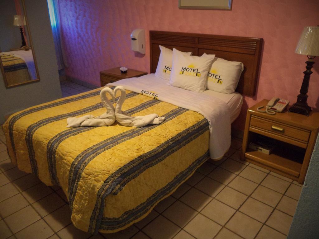 Hotel Diaz Тіхуана Екстер'єр фото